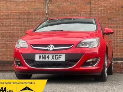 Begagnad Vauxhall Astra SRi 115 HK (84 kW) 2014 Röd Halvkombi