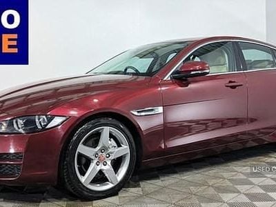 Used Jaguar XE Prestige 180 HP (132 kW) 2015 Red Sedan