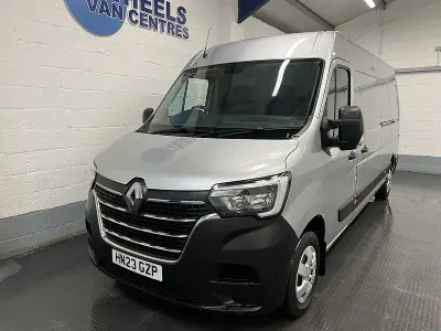 Used Renault Master Business 135 HP (99 kW) 2023 Grey MPV