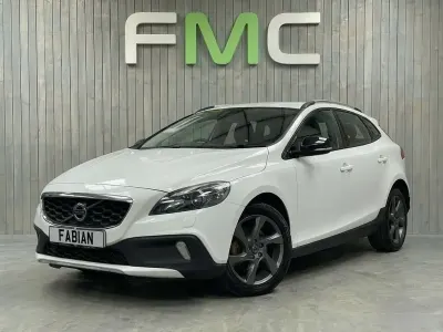 Used Volvo V40 115 HP (84 kW) 2014 White Hatchback