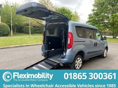 Used Fiat Doblò Lounge 95 HP (69 kW) 2017 Blue MPV