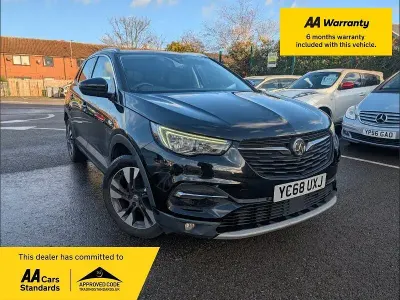 Begagnad Vauxhall Grandland X Sport 130 HK (95 kW) 2018 Svart SUV