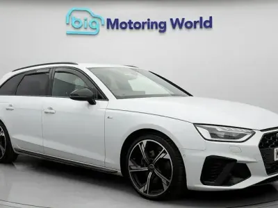 Usado Audi A4 Black Edition 163 CV (119 kW) 2024 Blanco Familiar