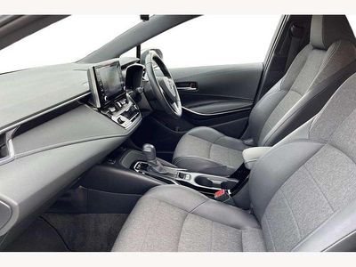 Used Toyota Corolla Design 122 HP (89 kW) 2020 Pure white Hatchback