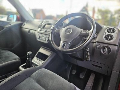 Used VW Tiguan Match 140 HP (102 kW) 2014 Red SUV
