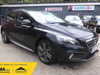 Used Volvo V40 190 HP (139 kW) 2015 Blue Hatchback