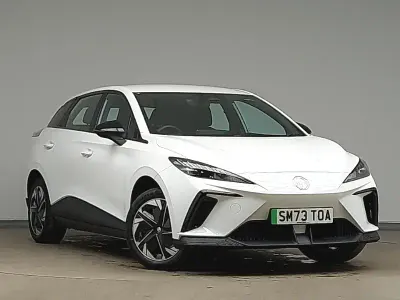 Begagnad MG MG4 EV SE 125 kW (170 HK) 2024 Vit Halvkombi