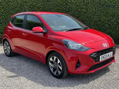 Used Hyundai i10 Advanced 63 HP (46 kW) 2025 Red Hatchback