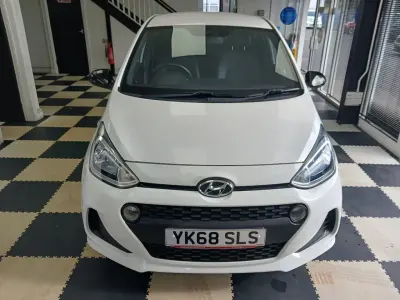 Used Hyundai i10 GO! 67 HP (49 kW) 2019 White Hatchback