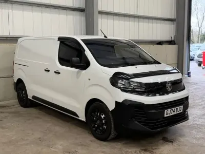 Used Vauxhall Vivaro 120 HP (88 kW) 2024 White MPV