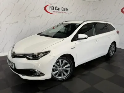 Used Toyota Auris Hybrid 2016 White Estate