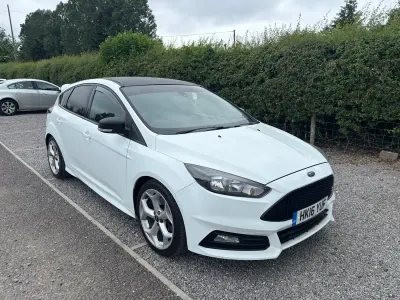Used Ford Focus ST 185 HP (136 kW) 2016 White Hatchback