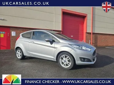 Begagnad Ford Fiesta Zetec 2015 Silver Halvkombi