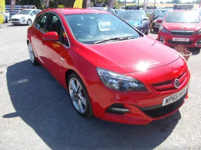Used Vauxhall Astra Edition 140 HP (102 kW) 2016 Red Hatchback