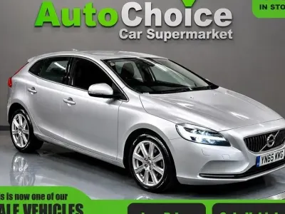 Usado Volvo V40 Inscription 122 CV (89 kW) 2017 Plateado Utilitario