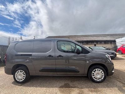 Second-hand Vauxhall Combo Sportive 100 CP (73 kW) 2021 Gri Monovolum