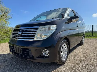 Używany Nissan Elgrand 2010 Czarny Minivan