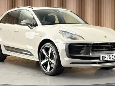 Used Porsche Macan 265 HP (194 kW) 2025 Crayon grey SUV