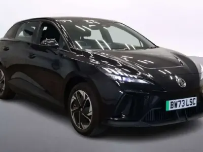 Begagnad MG MG4 EV SE 319 kW (435 HK) 2024 Halvkombi
