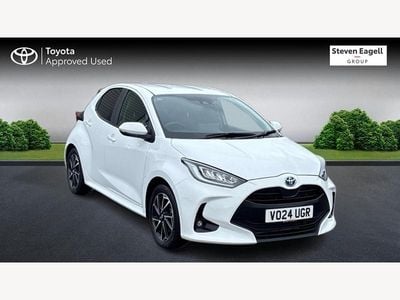 Used Toyota Yaris Hybrid Design 2024 White Hatchback