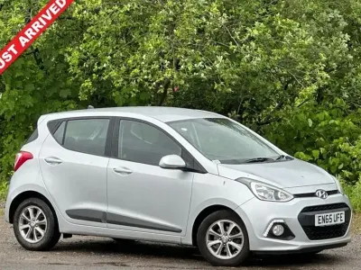 Gebraucht Hyundai i10 Premium 66 PS (48 kW) 2015 Silber Kleinwagen