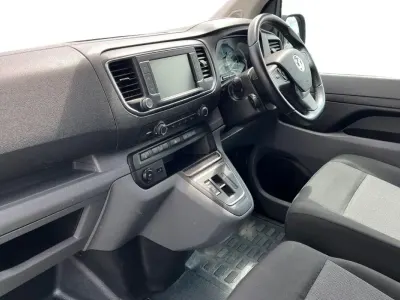 Usado Vauxhall Vivaro Elite 98 kW (134 CV) 2022 Gris Monovolumen
