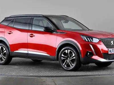 Używany Peugeot 2008 GT 131 KM (96 kW) 2022 Czerwony SUV