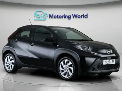 Używany Toyota Aygo X PURE 72 KM (52 kW) 2023 Czarny SUV