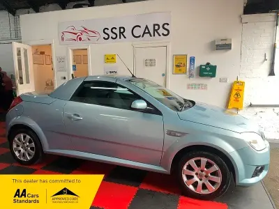 Begagnad Vauxhall Tigra 89 HK (65 kW) 2009 Silver Cab