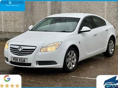Used Vauxhall Insignia 160 HP (117 kW) 2011 White Hatchback