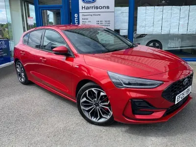 Używany Ford Focus ST-Line X 155 KM (114 kW) 2025 Czerwony Hatchback