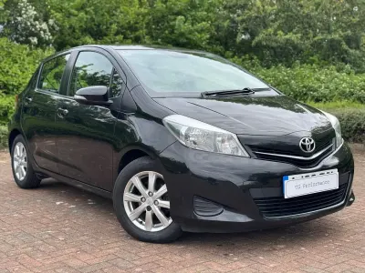 Used Toyota Yaris 101 HP (74 kW) 2013 Black Hatchback