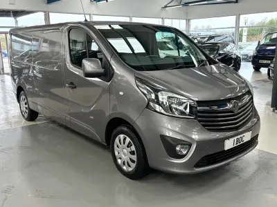 Używany Vauxhall Vivaro Sportive 2015 Szary