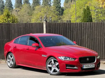 Używany Jaguar XE R-Sport 2016 Czerwony Sedan/Limuzyna