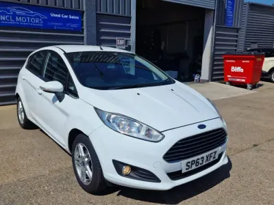 Used Ford Fiesta Zetec 2013 White Hatchback