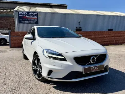 Begagnad Volvo V40 R-Design 120 HK (88 kW) 2018 Vit Halvkombi