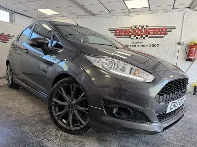 Usado Ford Fiesta ST-Line 100 HP (73 kW) 2017 Cinzento Citadino