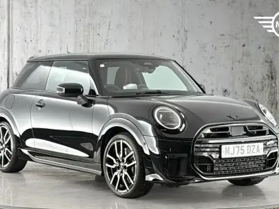 Usado Mini Cooper Hatch 113 kW (154 CV) 2025 Negro Utilitario