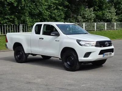 Używany Toyota HiLux Active 150 KM (110 kW) 2016 Biały Pickup