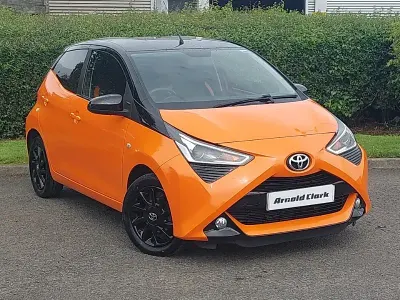 Used Toyota Aygo X-cite 72 HP (52 kW) 2019 Orange Hatchback