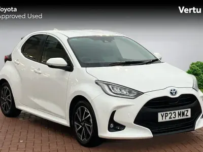 Usado Toyota Yaris Hybrid Design 116 HP (85 kW) 2026 Citadino