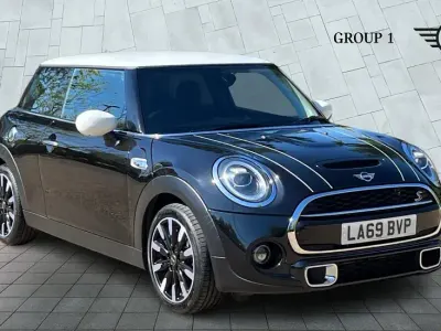 Usado Mini Cooper S Exclusive 192 HP (141 kW) 2020 Preto Citadino