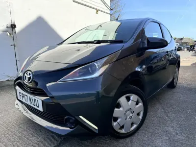 Begagnad Toyota Aygo X-play 69 HK (50 kW) 2017 Grå Halvkombi