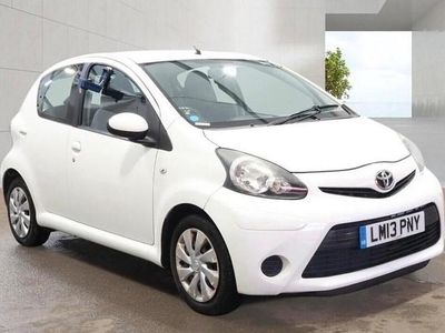 Usado Toyota Aygo 68 HP (50 kW) 2013 Branco Citadino