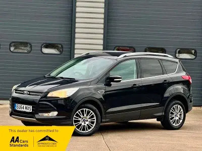 Usado Ford Kuga Titanium 140 HP (102 kW) 2014 Preto SUV
