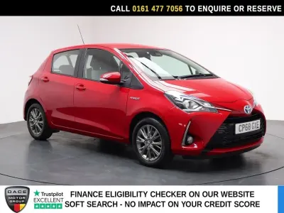 Used Toyota Yaris 100 HP (73 kW) 2018 Red Hatchback