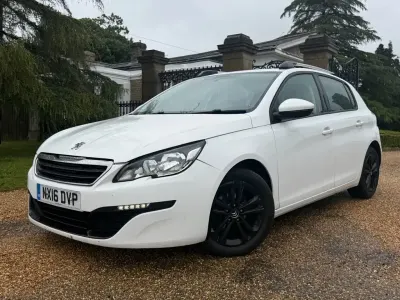 Used Peugeot 308 Access 100 HP (73 kW) 2016 White Hatchback
