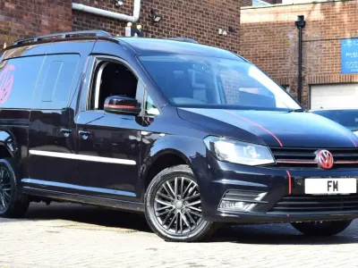 Usado VW Caddy S 102 HP (75 kW) 2018 Preto Monovolume