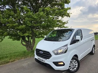Used Ford Transit Custom Limited 130 HP (95 kW) 2020 White Van