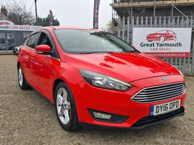 Used Ford Focus Zetec 125 HP (91 kW) 2016 Red Hatchback